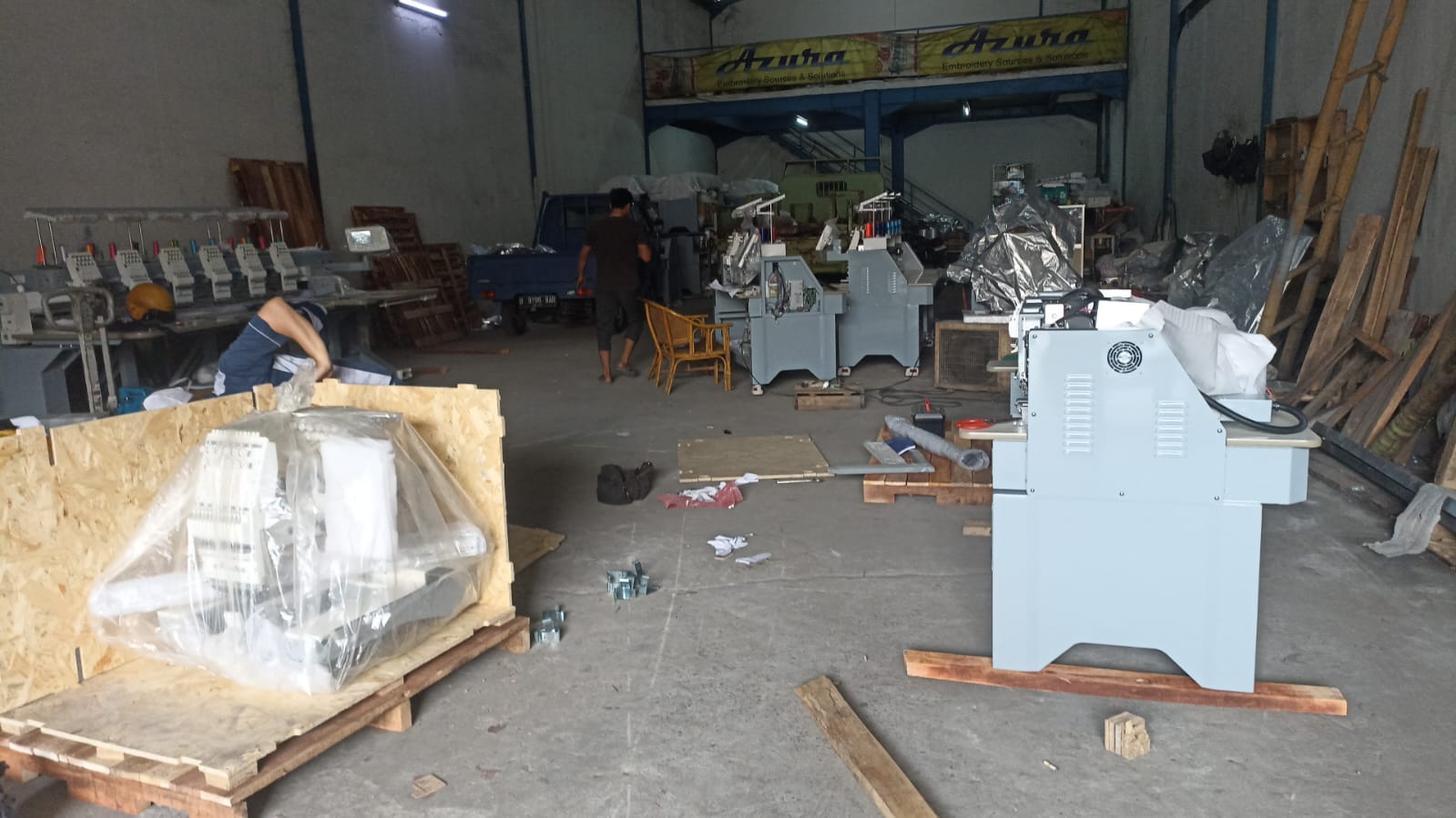 Pengiriman 2 unit mesin bordir Azura 1 & 2 Kepala. Tujuan Luar Pulau Jawa.